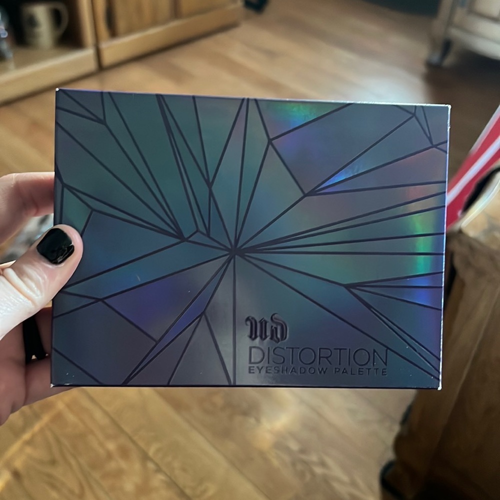 Distortion Eyeshadow Palette